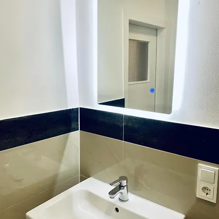 Sh-Team Apartments For Work & Travel With Free Parking Duisburg Exterior photo