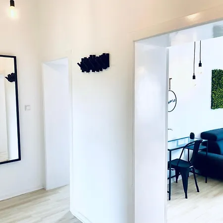 Sh-Team Apartments For Work & Travel With Free Parking Duisburg Room photo