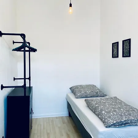 Sh-Team Apartments For Work & Travel With Free Parking Duisburg Room photo