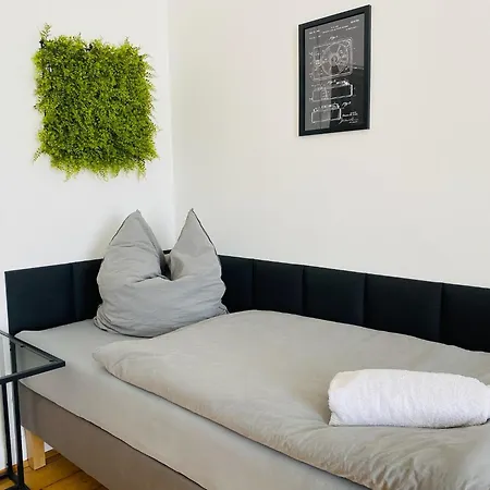 Sh-Team Apartments For Work & Travel With Free Parking Duisburg Room photo