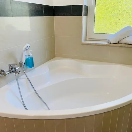 Sh-Team Apartments For Work & Travel With Free Parking Duisburg Room photo