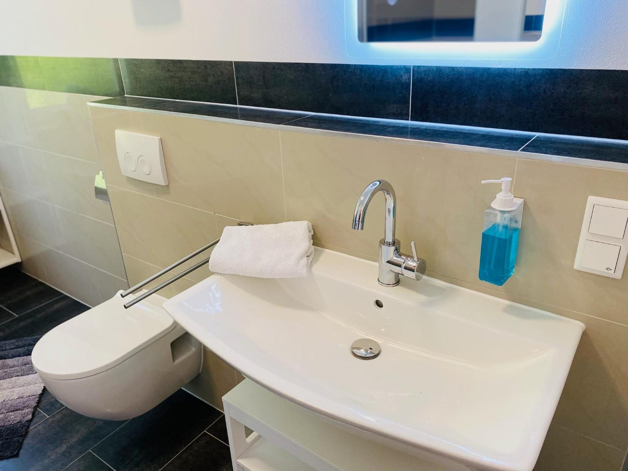 Sh-team For Work & Travel With Free Parking Apartment