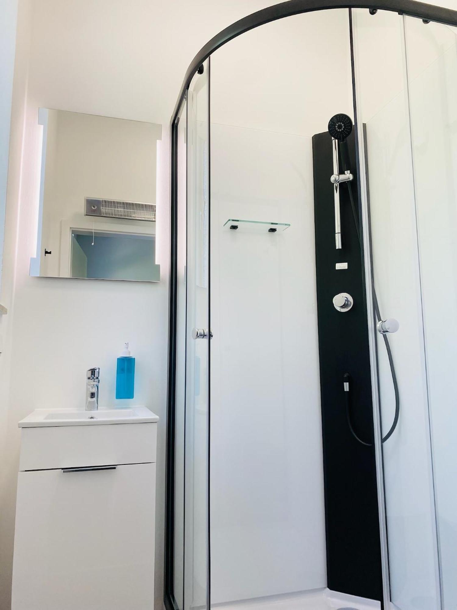 Sh-team For Work & Travel With Free Parking Apartment